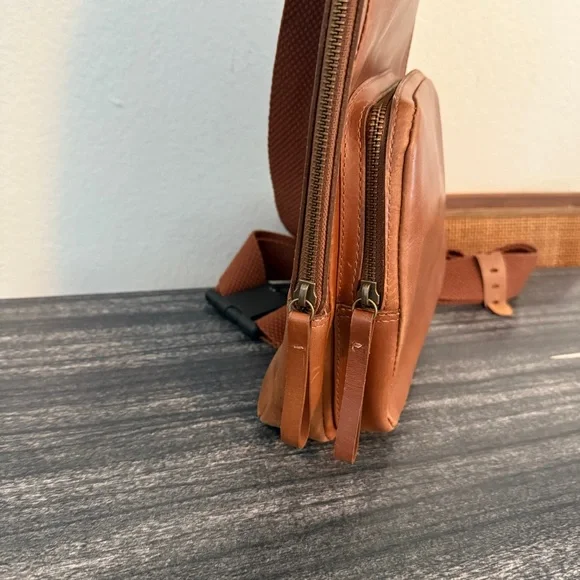 ABLE ROSA SLING Whiskey Brown Genuine Leather Sling Bag Women’s Men’s crossbody - Picture 4 of 13